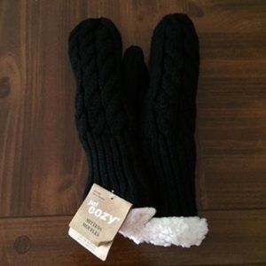 JUST COZY MITTENS.  ONE SIZE FITS.  COLOR: BLACK